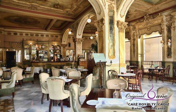 Baños con encanto. Baño Romantico del Café Royalti en Cádiz