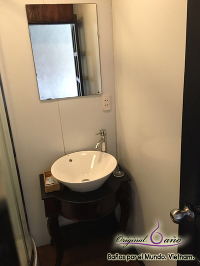Baños con encanto. Muebles pequeños