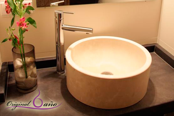 Ideas para baños. Lavabo piedra natural crema.