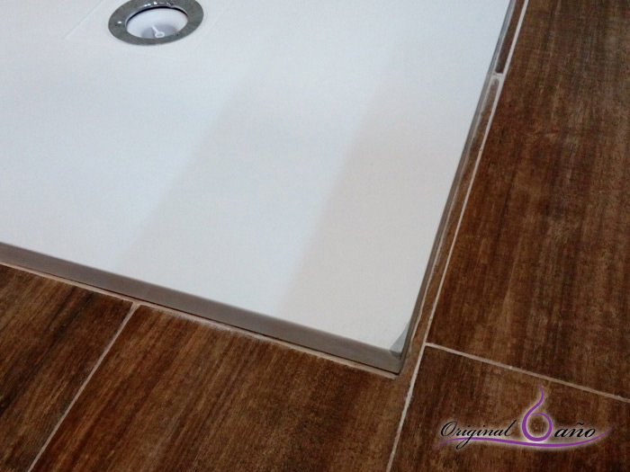 Cómo reparar un plato de ducha de resina y carga mineral